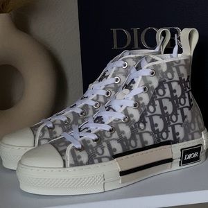 B23 HIGH-TOP SNEAKER